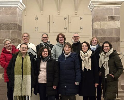Das Vokalensemble "Canta Voce" unter der Leitung von Domorganist Dominik Balduin, aufgenommen im Johanneschor des karolingischen Westwerks Corvey, gestaltet die Festmesse mit.