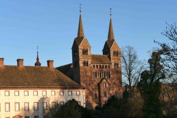 Das Weltkulturerbe Corvey steht 2022 und 2023 im Licht des 1200-jährigen Bestehens der ehemaligen Benediktinerabtei. Das Westwerk ist das Gesicht der Welterbestätte. 