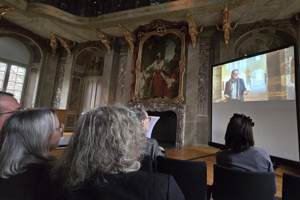 Dr. Christoph Heuter, LWL Denkmalpflege, Landschafts- und Baukultur in Westfalen, erläutert im Dokumentarfilm die Besonderheiten des Westwerks Corvey.