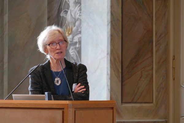 Dr. Kristina Krüger ist davon überzeugt, dass der Westbau mit dem Ziel erbaut wurde, Reliquien zu präsentieren und in Liturgie einzubinden.