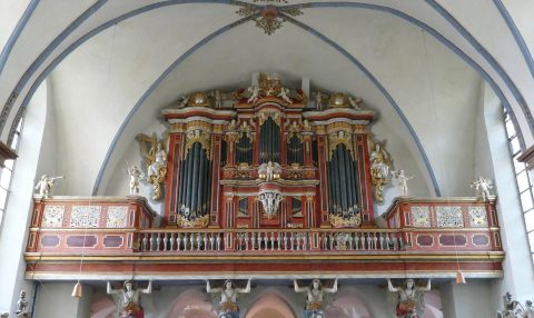 Die kostbare Andreas-Schneider-Orgel und ihr prachtvoller Prospekt. Fotos: Kirchengemeinde Corvey/Sabine Robrecht