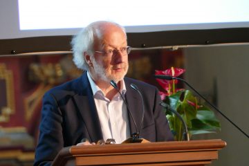 Professor Dr. Harald Wolter-von dem Knesebeck machte die Gäste bei der vierten Etappe der „Zeitreise“ mit der Buchproduktion im Skriptorium des mittelalterlichen Klosters Corvey vertraut. 