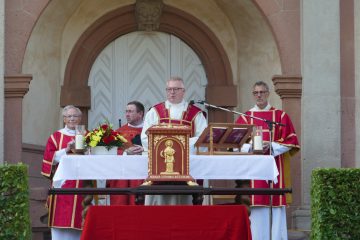 Diözesanadministrator Monsignore Dr. Michael Bredeck war Hauptzelebrant und Festprediger des Hochamtes zum Vitusfest. Nach der Ansgar-Vesper im Februar war er zum zweiten Mal im Rahmen des Jubiläums in Corvey zu Gast.