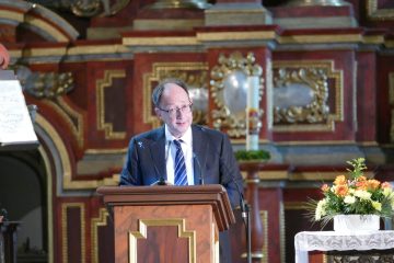 „In der Stadt Höxter waren die Turmuhren sämtlicher Kirchen in Unordnung": Unter diesem Letwort stand der Vortrag von Professor Dr. Lothar van Laak.