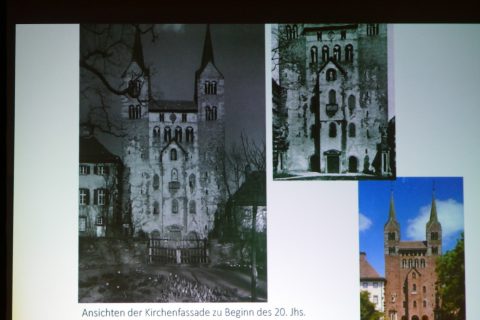 Die Doppelturmfassade des karolingischen Westwerks war nicht immer steinsichtig, sondern verputzt. Nach 1950 sind die letzten Reste des Außenputzes entfernt worden. 