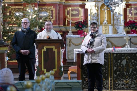 Pfarrdechant Dr. Hans-Bernd Krisamek würdigte im Anschluss an den Sonntagsgottesdienst das Wirken des Ehepaares Gritzo: Außenminister- und Bundespräsidentenbesuch hat nicht jeder Küster in 'seiner' Kirche, ebenso wenig modernste Klima- und Präsentationstechnik."