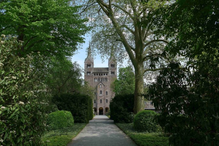 Das Weltkulturerbe Corvey steht 2022 und 2023 im Licht des 1200-jährigen Bestehens der ehemaligen Benediktinerabtei. Das Westwerk ist das Gesicht der Welterbestätte.