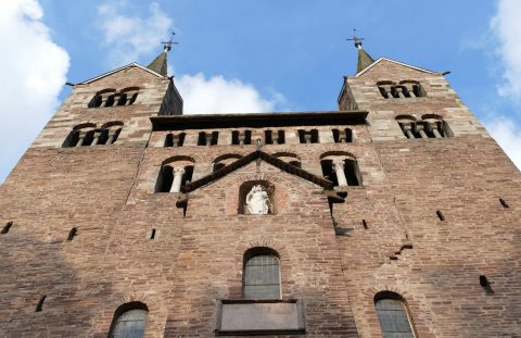 Das karolingische Westwerk ist das Gesicht der Welterbestätte Corvey. Es erinnert an die Begründung benediktinischen Lebens im Weserbogen vor 1200 Jahren. Die Ordenskonferenz in Corvey knüpft an die lange monastische Tradition an. 